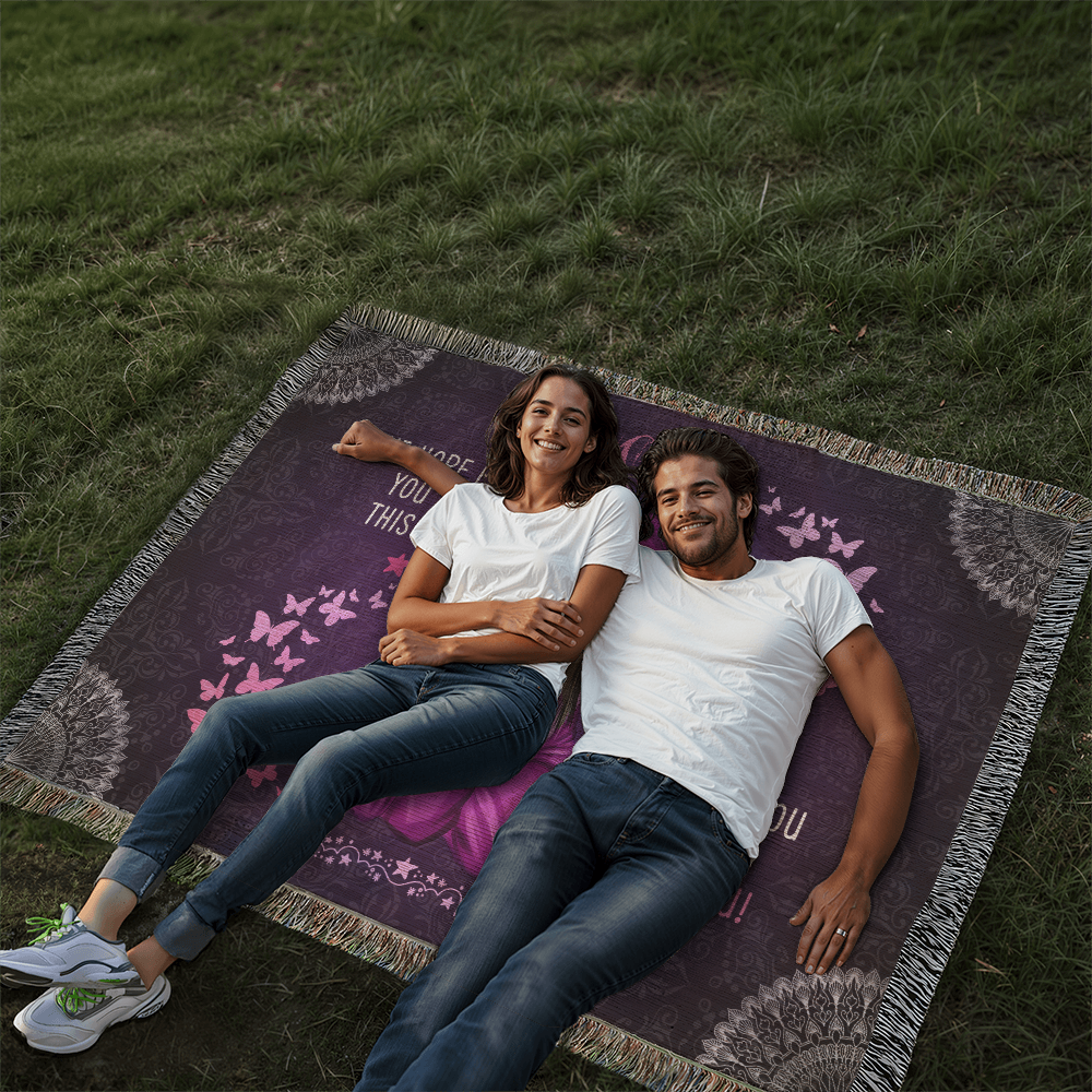 Decorative heirloom blanket featuring “Mom, we love you” sentiment - GLiMOT